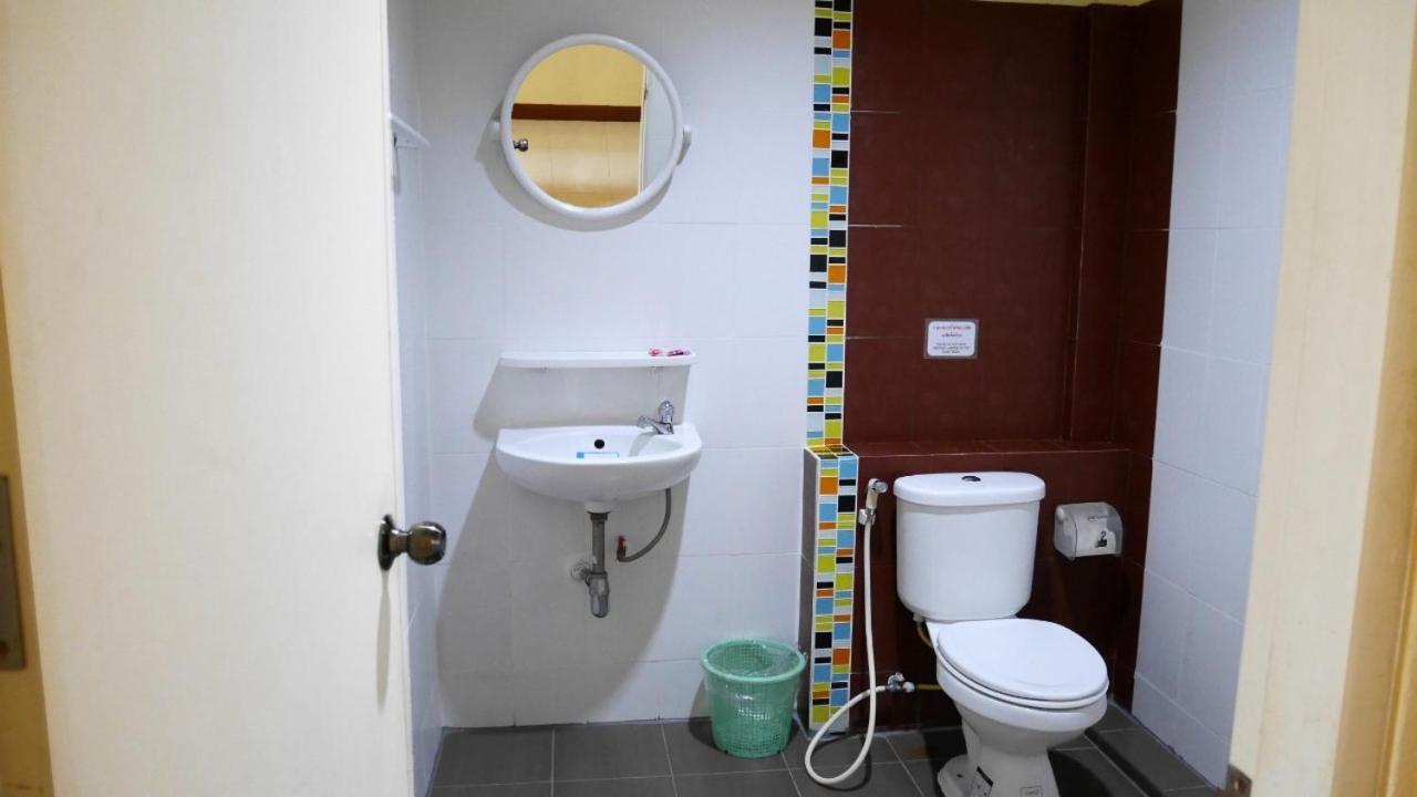 Hotel Sangthong Building à Mae Chaem Extérieur photo