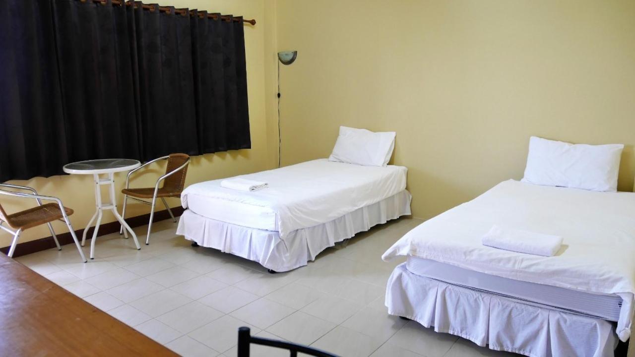 Hotel Sangthong Building à Mae Chaem Extérieur photo